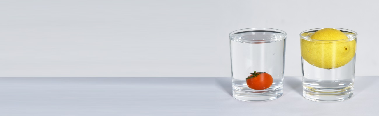 Tomate_Zitrone_in_Wasserglas.jpg